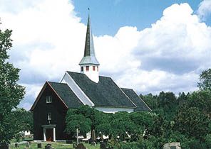 Våler kirke i Østfold sett fra sydvest.